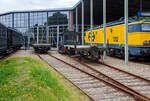 Hinter der ex NS Sik 311 der zweiachsige Kupplungswagen (Koppelwagen) ex 40 84 9441 532-1 NL-RFF (Rotterdam Rail Feeding), ex 30 84 9820 501-9 NL-NS, ex NS 61844, der Gattung U741, am 24 Juni 2025 im