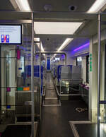 Innenraum/Interieur des dreiteiligen NS SNG 2351 (Sprinter Nieuwe Generatie), ein CAF Civity Triebzug.