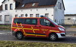 Ford Transit Custom der Freiwilligen Feuerwehr Dessau - Roßlau am 18.12.25 Bahnübergang Bahnhof Rodleben.