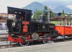 Damplok 4 der Achenseebahn; “HANNAH“, wird in k�rze den Bahnhof von Jenbach in Richtung Achensee verlassen.