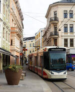 Der f�nfteilige Meterspur-Stra�enbahn-Triebwagen StH ET 131 der Stern & Hafferl Verkehrsgesellschaft m.b.H.