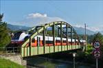 �bb Triebzug 4744 039 hat den Bahnhof von Bad Ischl verlassen und �berquert eine Br�cke �ber die Traun in Richtung Gmunden.