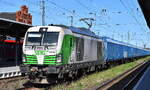 SETG - Salzburger Eisenbahn Transport Logistik GmbH, Salzburg [A] mit der geleasten ELL Vectron Dual Lok  248 064  [NVR-Nummer: 90 80 2248 064-8 D-ELOC] und einem Transportzug für