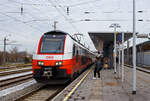 Der ÖBB „Cityjet“ 4744 070 / 7044 070 / 4744 570 „Austrian Spirit“ erreicht am 14 Januar 2025, als REX 70 (3418), von Linz Hbf über Attnang-Puchheim und