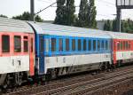 Die tschechische Bahn CD will wohl verstrkt ihre Intercity-Personenwagenflotte in blau umtauschen, daher kann man seit lngerem in den EC-Zgen aus Prag einige blaue Wagen in den sonst blich orangen