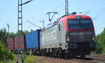 PKP Cargo mit EU46-501/193-501 und Containerzug am 19.07.17 Berlin-Wuhlheide.