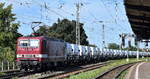 DeltaRail GmbH, Frankfurt (Oder) mit ihrer '243 931-3' (NVR: '91 80 6143 931-4 D-DELTA'9 und einem Nutzfahrzeug-Transportzug (fabrikneue VW Transporter aus polnischer Produktion) am 11.08.25 Höhe Bahnhof Magdeburg-Neustadt.