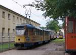 STRASSENBAHNBETRIEBE IN POLEN
Historische Strassenbahn in BRESLAU
Die am 19. August 2014 in Breslau per Zufall entdeckten Strassenbahnen warten im Freien abgestellt auf die Aufarbeitung. Auf die Breslauer Strassenbahnfreunde wartet somit noch viel Arbeit.  
Foto: Walter Ruetsch
