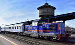 PKP Intercity spółka z o.o. mit ihrer  SU4210-006  (98 51 5 630 090-9 PL-PKPIC ) und einem IC abfahrbereit im Bahnhof Szczecin (Polen) am 05.03.25