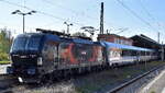 PKP Intercity Sp. z o.o., Warszawa [PL] mit der geleasten Cargounit Vectron '5370 093-4', Name; 'PIA' [NVR-Nummer: 91 51 5370 093-4 PL-ID] und dem EC 247 nach Warszawa Wschodnia bei der Abfahrt Bahnhof Frankfurt/Oder am 23.04.26