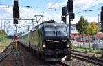 PKP Intercity Sp. z o.o., Warszawa [PL] mit der geleasten Cargounit Vectron   5370 093-4 , Name:  PIA  [NVR-Nummer: 91 51 5370 093-4 PL-ID] und EC aus Polen Richtung Berlin am 22.09.26 H�he Bahnhof F�rstenwalde (Spree).