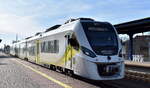 Polregio sp. z o.o. mit ihrem Zweikrafthybridtriebzug  SA95-002A / 36WEhd-002A  (NVR:  ????????? PL-PREG ) als Regionalzug abfahrbereit im Bahnhof Szczecin (Polen) am 05.03.25