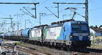 RTI - Railtrans International, s.r.o., Bratislava [SK] mit ihrer Vectron '193 989-1' [NVR-Nummer: 91 80 6193 989-1 D-RTI] und der geleasten ELL Vectron  '193 725' [NVR-Nummer: 91 80 6193 725-9 D-ELOC] + Kesselwagenzug (Erdölprodukte) am Haken am ...