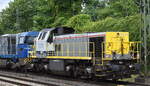 Diese belgische Diesellok vom Typ Vossloh HLD 77 der Lineas Group SA/NV  '7771' (NVR: '92 88 0077 071-3 B-LNS') hing am Haken von der Bentheimer Eisenbahn Lok 'D 22' (NVR: '92 80 1272 410-2 D-BE') am 27.05.25 Höhe Bahnhof Hamburg-Harburg.