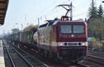 DeltaRail mit ihrer 243 559-2 (143 559-3) und Containerzug am 20.10.17 Berlin-Hirschgarten.