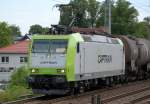 Noch mal aus der Nhe Captrain Lok 185 543-6 (91 80 6185 543-6 D-CTD) mit Kesselwagenzug am 11.07.12 Berlin-Karow.