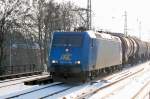 Alpha Trains Leasinglok der R4C 185-CL 004 (91 80 6185 504-8 D-VCD, Bj. 2001) mit Leerzug Kesselwagen Richtung Schwedt ber Bernau, 05.02.10 Berlin-Karow.