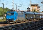 Alpha Trains Leasinglok HGK-Lok 185 526-1 (94 80 0185 526-1, Bj.2003) mit den schwedischen Nachtugwagen aus Malm Richtung Abstellpunkt Bhf.