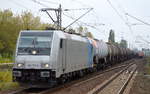 br-1856-traxx-f140-ac2/585652/ctl-mit-der-railpool-lok-185-717-6 CTL mit der RAilpool-Lok 185 717-6 und Kesselwagenzug (leer) Richtung Stendell am 27.09.17 Berlin-Hohenschönhausen.