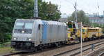HSL mit der Railpool-Lok 185 691-3 und diversen Gleisbaumaschinen, Oberbaustoffwagen und Gleisumbauzug  EDELWEISS  der Fa.