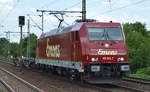 Jahrelang als HGK Lok unterwegs ist sie zu diesem Zeitpunkt ganz aktuell umlackiert für Emons im Einsatz, hier 185 632-7 [NVR-Number: 91 80 6185 632-7 D-ATLD] mit leerem Containertragwagen am Haken am 31.07.17 Dresden-Strehlen.