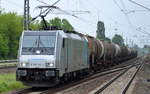 br-186-traxx-f140-ms/528432/transpetrol-mit-railpoollok-e-186-145-9 TRANSPETROL mit Railpoollok E 186 145-9 und einem Kesselwagenzug am 26.05.16 Berlin-Hohenschönhausen.