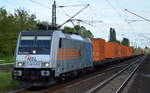 HSL mit der Railpool-Lok E 186 174-5 mit Containerzug am 29.07.17 Berlin-Hohenschönhausen.