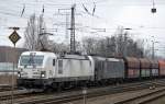br-193-vectron-siemens/481620/db-schenker-rail-mit-den-mrce DB Schenker Rail mit den MRCE Vectron Loks X4 E - 607 + X4 E - 874 (Doppeltraktion) + Erzzug am 15.02.16 Berlin-Springpfuhl.