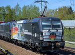 Seit ein paar Tagen ist endlich mal ein Farbtupfer unter den DB Schenker Vectron Doppetraktionen mit ihren Erzpendel-Zügen, es ist die X4 E - 876  25 Jahre Deutsche Wiedervereinigung (91 80 6193