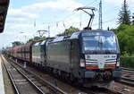 DB Cargo mit der MRCE Vectron Doppeltraktion X4 E - 864/193 864-6 + 193 ???-? mit Erzzug (leer) am 07.08.17 Berlin-Hirschgarten.