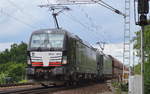 DB Cargo mit der MRCE Vectron Doppeltraktion X4 E - 873/193 873-7 + X4 E - 600/193 600-4 und Erzzug am 28.07.17 Berlin-Wuhlheide.