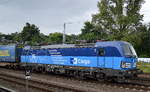 CD Cargo mit der 383 002-3 und KLV-Zug (LKW WALTER Trailer)am 07.09.17 Berlin-Springpfuhl.