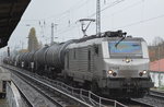 akiem 37024 für CFL Cargo mit Kesselwagenzug (Ethanol)am 01.11.16 Berlin Karow übers Karower Kreuz Richtung Oranienburg.
