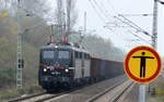 Belegaufnahme: EBS Doppeltraktion 140 811-1 + 140 815-2 mit einem Güterzug offener Güterwagen (Zuckerrüben) am 09.11.17 Berlin-Hohenschönhausen.