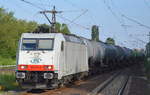 ITL mit 185 579-0 und Kesselwagenzug (leer) aus Richtung Industrieübergabe Nordost am 19.07.17 Berlin-Hohenschönhausen.