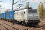 Die von ITL angemietete franzsische CBRail Lok E 37 527 (91 87 0037 527-5 F-CBR, Alstom Bj.2009) mit Containerganzzug  Blaue Wand  am 16.04.11 Bhf.