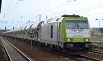 Captrain/ITL 285 119-4 mit Ganzzug Schüttgutwagen am 28.04.16 Durchfahrt Bhf. Flughafen Berlin-Schönefeld.