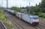 ITL mit E 186 136 mit 185 649-1 und Kesselwagenzug am Haken Richtung Stendell am 28.06.16 Berlin-Springpfuhl.