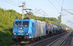 ITL mit 185 524-6 mit Kesselwagenzug am Morgen des 25.05.17 Berlin-Hohenschönhausen, Grüße an den freundlich winkenden Tf., möglicherweise etwas an der Front der