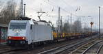 ITL mit 185 579-0 und einem leeren Güterzug für Langschienen-Transporte (Wagen vom Einsteller Vossloh Logistics GmbH) am 20.01.18 Berlin-Hirschgarten Richtung Osten.
