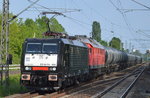 Diverse Loks/497702/leg-mit-es-64-f4-450-189 LEG mit ES 64 F4-450 (189 450-0) mit 232 416-8 und Kesselwagenzug am 19.05.16 Durchfahrt Bf. Berlin-Hohenschönhausen.