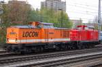 Interessante berfhrung LOCON 201 (201 211-0) mit DB Diesellok 346 995-4 Richtung Berlin-Lichtenberg am 13.11.13 Berlin Greifswalder Str.