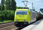 Diverse Loks/515888/rhc-mit-119-005-6-und-kesselwagenzug RHC mit 119 005-6 und Kesselwagenzug am 03.06.16 Berlin Jungfernheide.