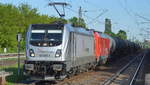 RHC 187 075-7 mit 185 603-8 und Kesselwagenzug (leer) Richtung Stendell am 18.05.17 Berlin-Hohenschönhausen. Grüße an den Tf !!!!