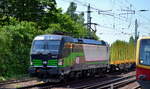 SETG mit der ELL Vectron 193 219-3 und einem Leerzug Stammholztransportwagen Richtung Frankfurt/Oder am 18.05.17 Berlin-Hirschgarten.
