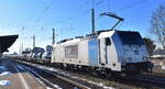 br-186-traxx-f140-ms/874705/rheinische-bahnpersonal--und-verkehrsgesellschaft-mbh-mit Rheinische Bahnpersonal- und Verkehrsgesellschaft mbH mit der geleasten Railpool Lok '186 431-3' [NVR-Nummer: 91 80 6186 431-3 D-Rpool] und einem PKW-Transportzug (fabrikneue PKW u. SUV Toyota Modelle) am 18.02.25 Höhe Bahnhof Magdeburg-Neustadt.