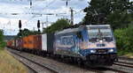 br-186-traxx-f140-ms/887986/metrans-rail-sro-praha-uh345237n283ves-cz-mit METRANS Rail s.r.o., Praha-Uhříněves [CZ] mit der geleasten Railpool Lok '186 534-4' [NVR-Nummer: 91 80 6186 534-4 D-Rpool] und einem Containerzug am 09.07.25 Höhe Bahnhof Saarmund.
