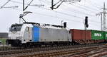 METRANS Rail s.r.o., Praha [CZ] mit der geleasten Railpool Lok  186 531-0  [NVR-Nummer: 91 80 6186 531-0 D-Rpool] und einem Containerzug am 24.03.26 Höhe Bahnhof Rodleben.