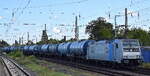 Zug - Pilot GmbH mit der geleasten Railpool Lok  E 186 143-4  [NVR-Nummer: 91 80 6186 143-4 D-Rpool] und einem Kesselwagenzug (f�r Dieselkraftstoff) am 30.08.26 H�he Bahnhof Frankfurt (Oder).