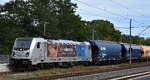HSL Logistik GmbH, Hamburg [D] mit der geleasten Railpool Lok  187 313-2  [NVR-Nummer: 91 80 6187 313-2 D-Rpool] und einem Getreidezug weicht einem ICE aus am 29.09.26 H�he Bahnhof Gl�wen.